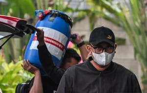 Tong Biru dan Uang Rp1,9 Miliar Disita dalam OTT Bupati Klaten