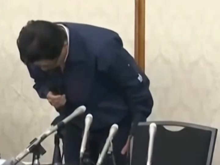 Presiden AEON Tundukkan Badan, Minta Maaf Usai Mal Runtuh Akibat Gempa di Jepang