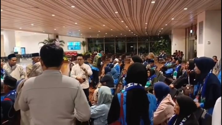 Diduga Terkendala Visa, Puluhan Calon Jemaah Umroh Asal Kuningan Gagal Berangkat
