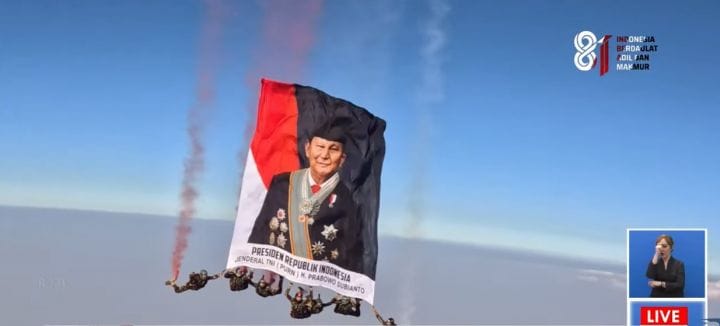 Ketika Foto Presiden Prabowo Berkibar di Langit Jakarta saat Perayaan HUT ke-81 RI