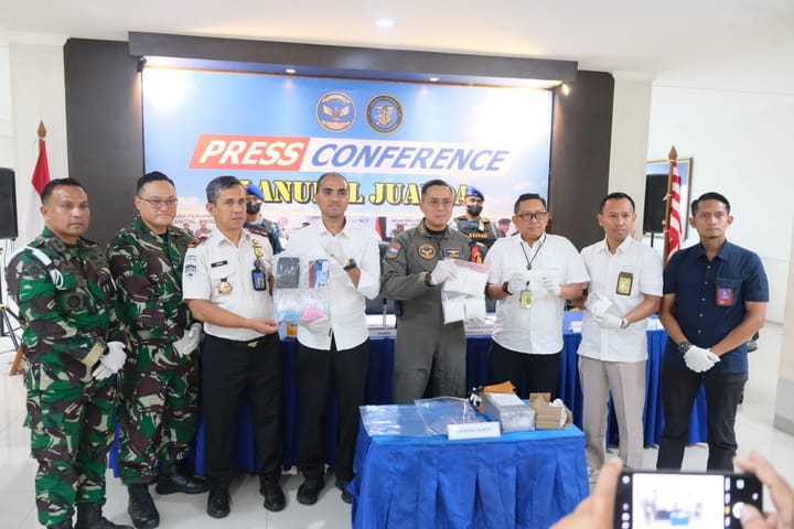 Bea Cukai Juanda Gagalkan Penyelundupan Hampir 1 Kilogram Sabu dan 1.089 Butir Ekstasi di Bandara Juanda