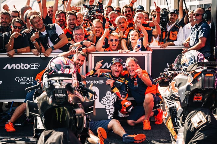 Pedro Acosta Rayakan Kemenangan Perdana di MotoGP Austria 2026
