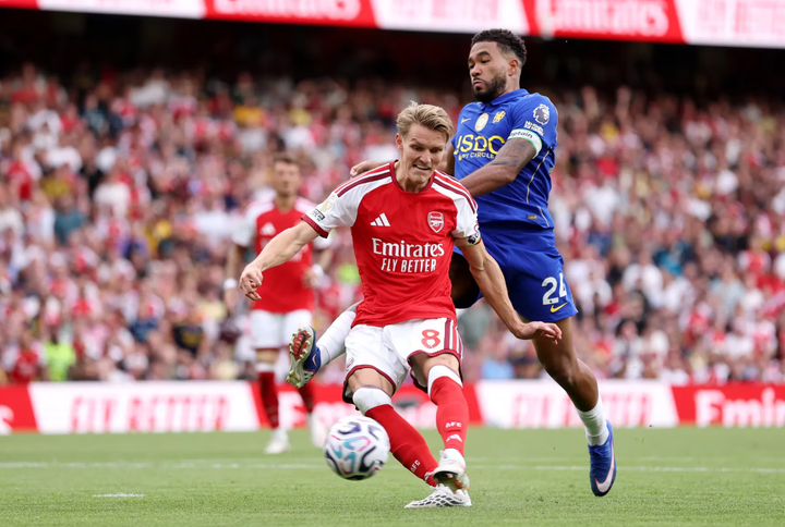 The Gunners Bangkit dan Tundukkan The Blues 2-1