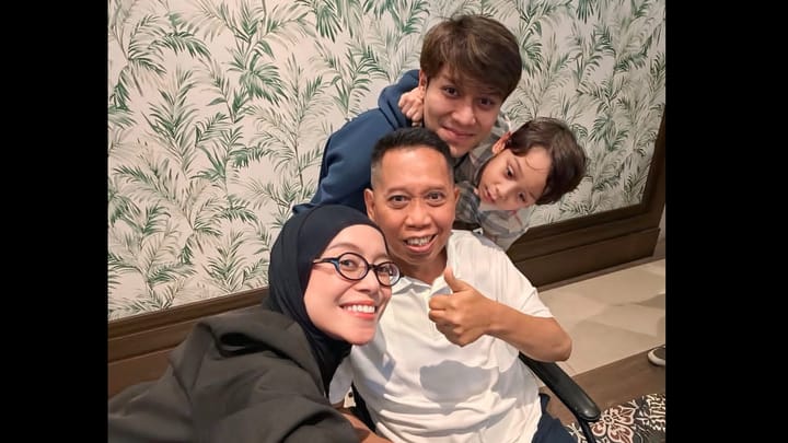 Momen Haru Lesti Kejora dan Rizky Billar Jenguk Tukul Arwana