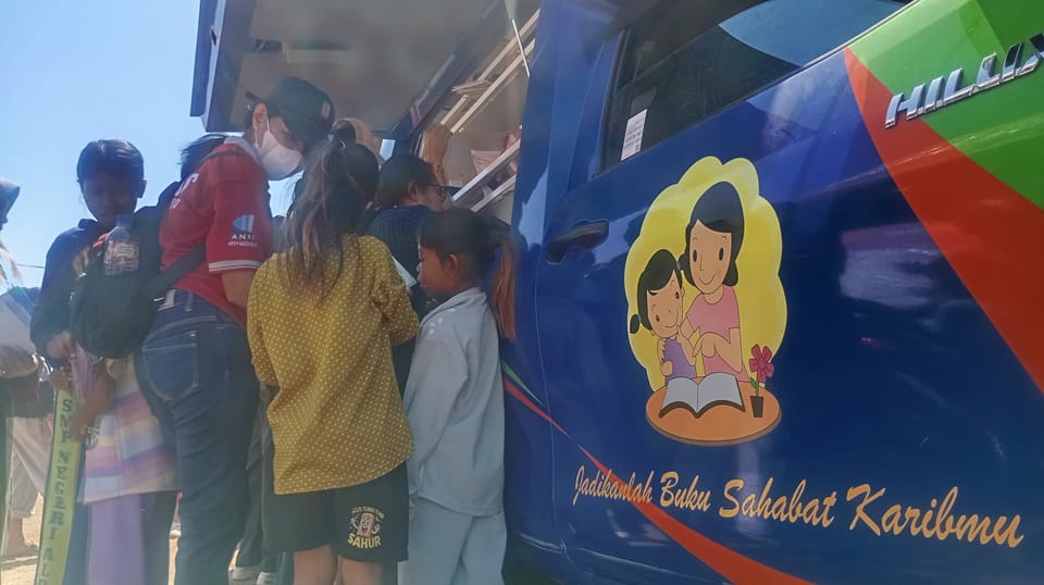 Anak Pengungsi Sikka Dapat Trauma Healing dan Perpustakaan