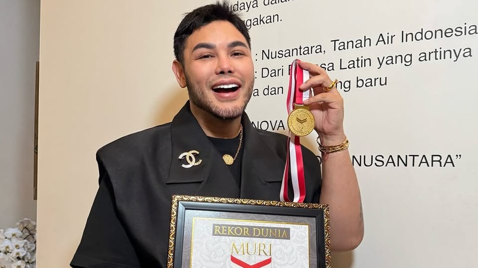 Ivan Gunawan Raih Rekor MURI Lewat Pameran Busana Imersif NUSANOVA 2.0 "SEKAR JAGAT"