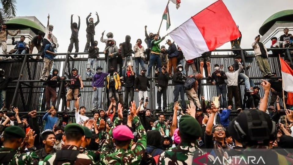 Deretan Artis Dukung Demo 27 Agustus di Gedung DPR RI via Media Sosial
