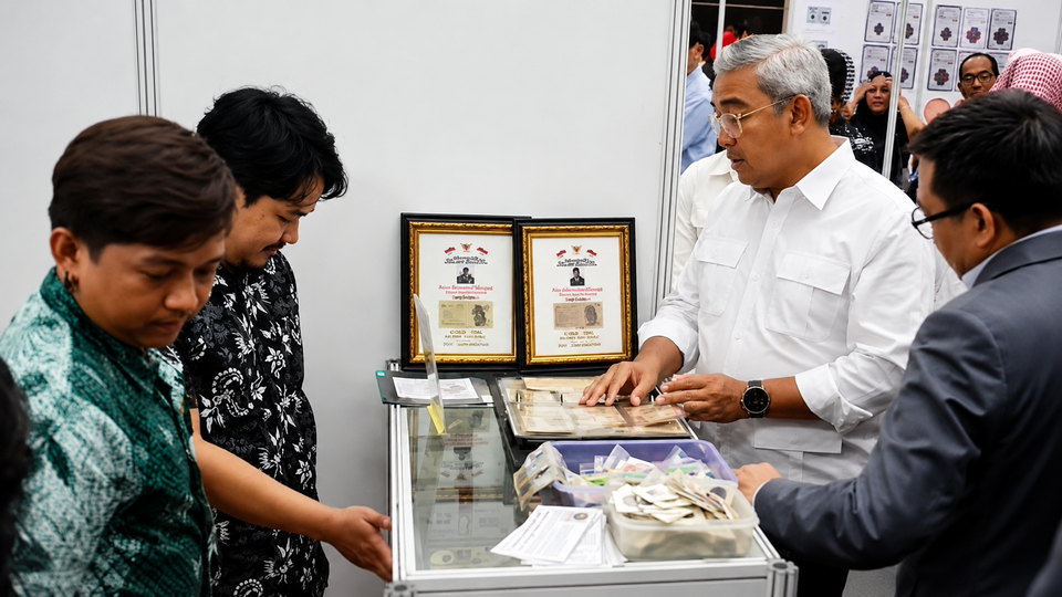 Berburu Koleksi di Pameran Filateli Internasional