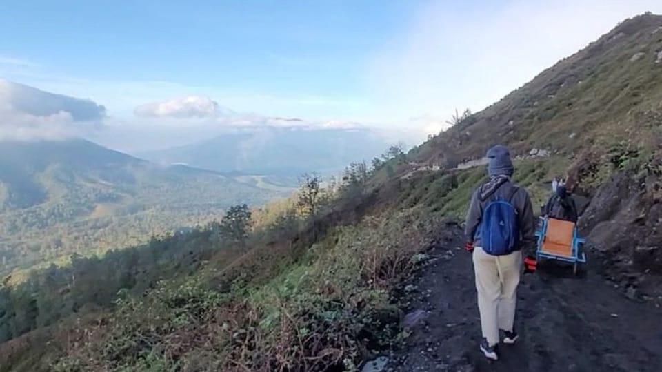 Dua Pendaki Belum Ditemukan, Tim SAR Sisir Gunung Piramid Bondowoso