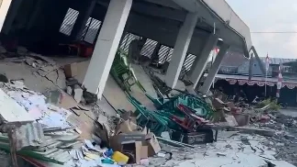 Gempa M7,7 NTT Tewaskan 14 Orang, Puluhan Rumah Rusak