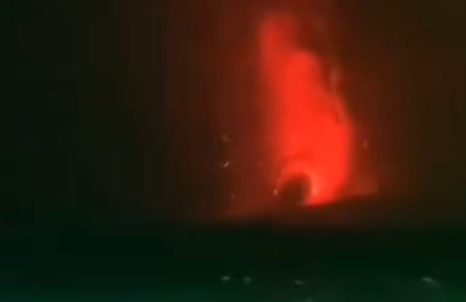 Anak Krakatau Erupsi Menerus, Status Masih Siaga