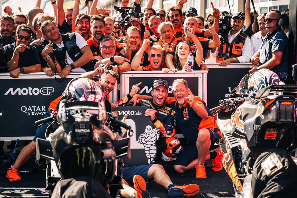 Pedro Acosta Rayakan Kemenangan Perdana di MotoGP Austria 2026